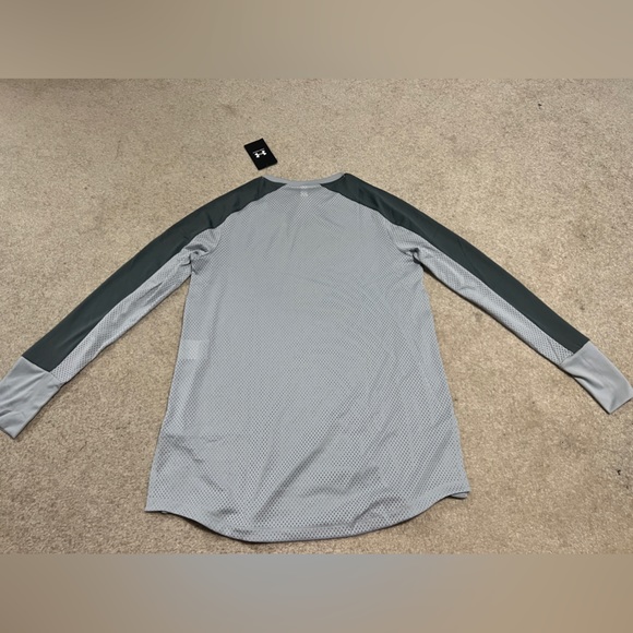 BRAND NEW Under Armour Women’s Volleyball Practice Top - Picture 3 of 4